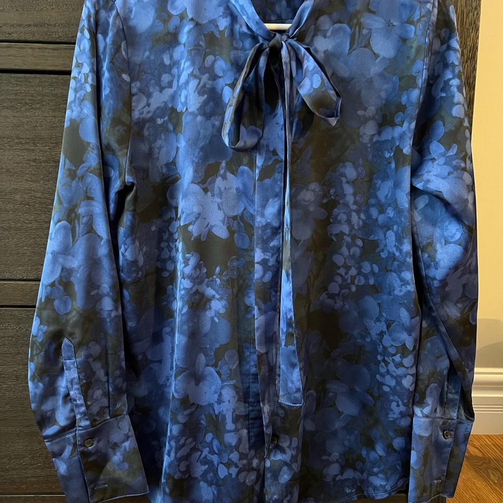Banana Republic Blue Tie-Dye Blouse with Artistic Flair